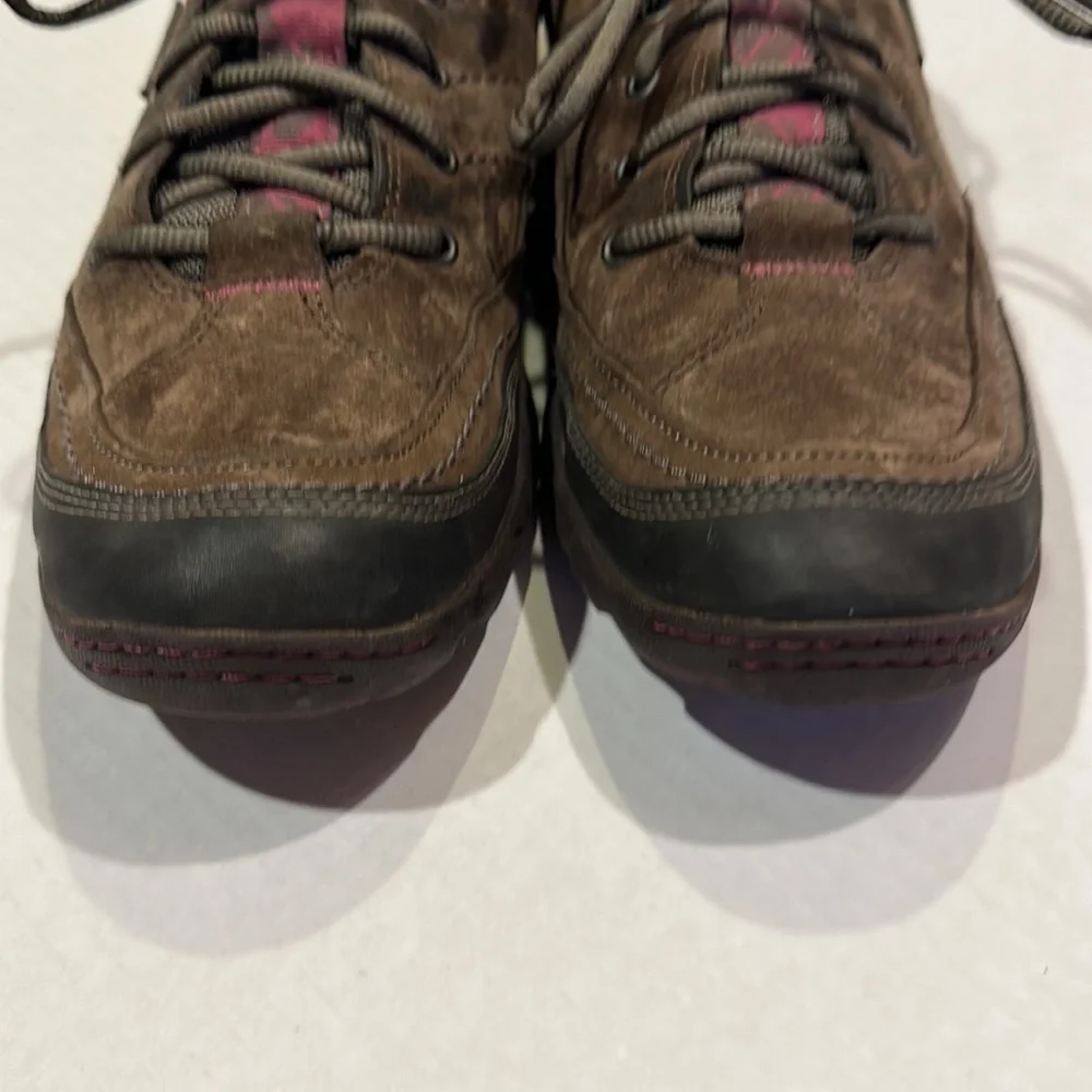 Merrell stone performance lace up hiking shoes in a suede brown with magenta